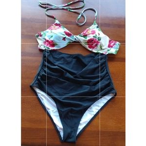 Cupshe One Piece Halter Swim Suit, Tummy cut-out, Size Large (8-10)